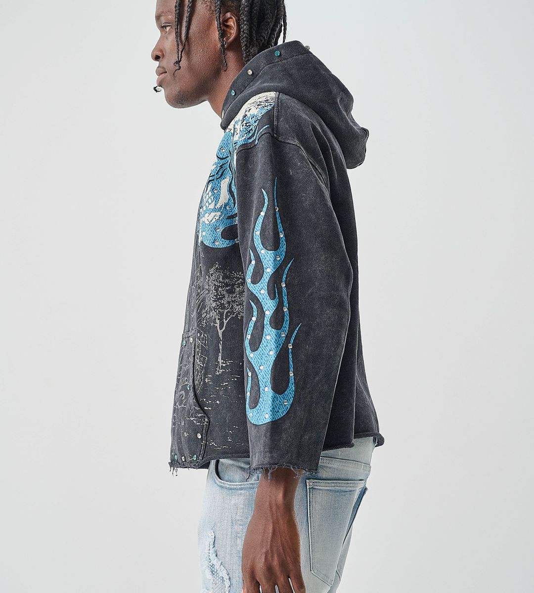 TAKER MEN’S CROPPED FRENCH-TERRY HOODIE WITH DIGITAL PRINT AND RINESTONES